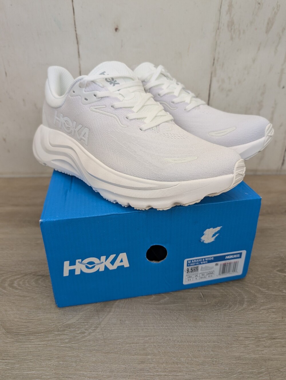 HOKA One One Arahi 8 Triple White Men's Size 9.5 EE Brand NEW